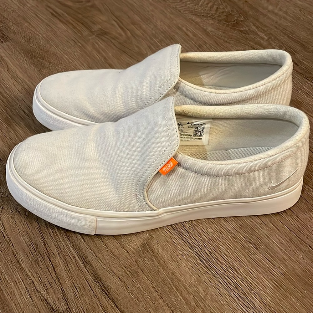 Nike slip on shoes